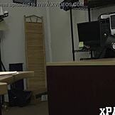 Kleine Rothaarige, wie hast du Geld verdient, indem du in der Pfandleihe gefickt hast?