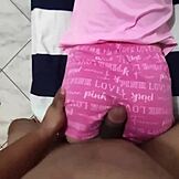 Mon padrastro m'a piégée pour un massage avant de me pencher