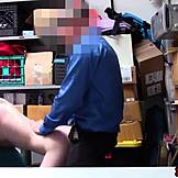 Русскую стройную подростку 18+ поймали за воровством, наказана офисным сексом