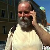 Stary facet oszukuje młodą 18+ rosyjską gorącą! 😈