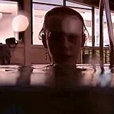 Anna Netrebko, slanke kleine tiener, schittert onderwater in solo actie!