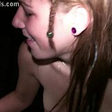 Hoe Handelt Schattige Blondine Alexis Crystal Een Wilde Publieke Gangbang In Een Auto Af?