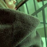 جعلتها تمارس الجنس في ممر عام... كادوا يمسكوننا!