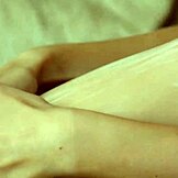 Giovane 18+ bionda svela il suo fascino sensuale nuda.