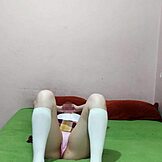 嘿，没想到继父在家抓到我洗内裤！