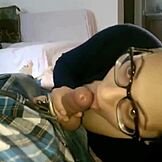 مصدومة بينما صديقتي الطالبة تسرق مص عميق لصديقها أثناء اللعب. لم أتوقع ذلك!