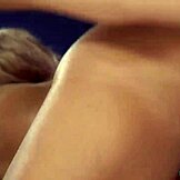 Velkoprsá milf dostává tvrdě v těsném bondage hraní