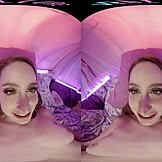 Blonde Kecil Guna Mainan Untuk Masturbasi Dalam Istana Bantal POV! 😘