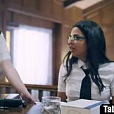 Я смотрел, как ботанку-девственницу развратили извращенные брат и сестра