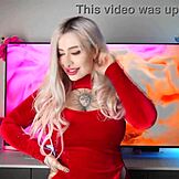 عاهرة ميلف مقدمة تلفزيونية تتناك بقوة في فمها وكسها في برنامج حي 😲