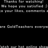 POV anjelský oral v póze na bosých nohách počas úžasného západu slnka na mori