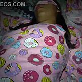 ¡Padrastro me folla en el dormitorio, anhelo su semen!