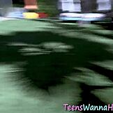 yo, tyhle kurvy teenky 18+ foukají obrovský kok na párty