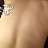 Teen 19 tahun bintang dalam video amatur keras pertama dengan anal dan blowjob