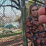 Eu sou o escoteiro alemão conversando com a teen fashion Liza sobre anal por dinheiro