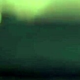 השפתיים השמנות על הכוס המגולחת שלה גורמות לי לגמור מהר מדי