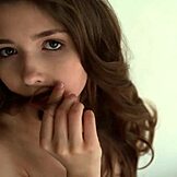 Wow, Mila Azulovy velké přirozené prsa v horkém striptease! Ukrajinská mladá 18+ ohromí pro Playboy! 🔥