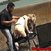 Småtits liftede bundet og facialet efter hård suttesession