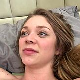 Zakázané pouto s nevlastní sestrou jessie andrews se rozvíjí tiše.