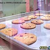 Tiener Stiefzus Plaat Babe’s Clit In Stoom Sessie!