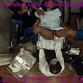 Prietena lui Katalina privește examen medical nud la clinica GirlsGoneGyno.