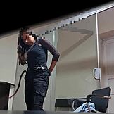 Spionez secretara de la facultate sub fusta ei