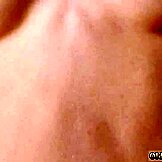 Rödtoppad tonåring 18+ stripppar för första onlinehookup?