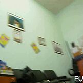 Genç kız gizli kamera çekiminde adamın sikini sert biniyor.