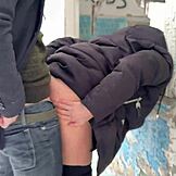 Jovenzinha leva garrafa fundo no cu