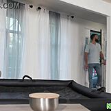 Liten sexy blond tenåring forbereder klient for vill Nuru-massasje - Anna Claire Clouds