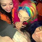 สาวๆ เสนอหนุ่มด้วยปากฉับพลันบนเรือ