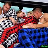 Развращенные папаши пробираются в постели падчериц, хочешь посмотреть?