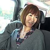 娇小亚洲女孩被陌生人车里捡起首次口交