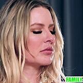 Styvmamma visar styvson och styvdotter hur man knullar rätt!