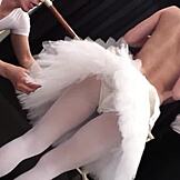 חורגת קטנה מתאווה לזין ענק ברכיבה אסורה