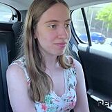 Carolina Lorca keert terug met beharde poes, nog steeds zo onschuldig.