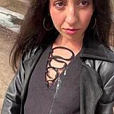 Dívčin obličej zalitý spermatem pro šokující procházku veřejným parkem po foukání