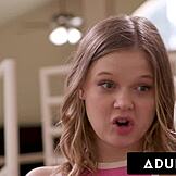 Adult Time näyttää viattoman teinin 18+ Coco Lovelockin squirtin stepbron kosketuksesta.