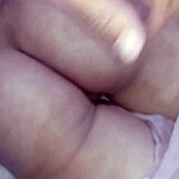 فتاة قرية ديسي تحلق كسها الضيق وكسها في كلوز أب