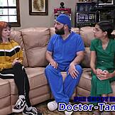 Hé Ditria, készen állsz az első nőgyógyászati vizsgálatra Dr. Tampával?