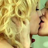 Гледам Хейдън Хоукънс и Киара Даян да си ближат путките