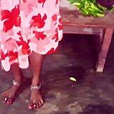 Индијска сеоска полусестра и брат се баве прстом, зјапећим дупетом, играма пазуха на колеџ журци