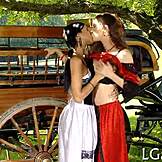 Hé, ezek a alig nagykorú tini 18+ csajok vágynak forró leszbikus szórakozásra