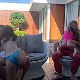 Dva páry tvrdo šúchajú na divokej domácej pool párty