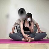 สาวน้อยยืดหีด้วยของเล่นสุดเซ็กซี่