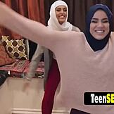 แม่บ้านอาหรับดำดิ่งสู่ปาร์ตี้กลุ่มครั้งแรกกับเซ็กส์ 4 คนมุมมอง POV ดูดควยสุดป่าเถื่อน