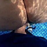 MILF adora foda bruta na água