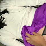 젊은 라티나 베이비가 남편과 애인 사이에서 바람 피워