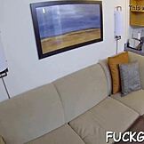 Gola punoletna tinejdžerka 18+ jako jebana na špijunskoj veb kameri dok pokazuje male sise i tesnu pičku svima.