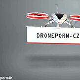 Nuori tšekkiläinen punapää esittelee kivaa takapuoltaan